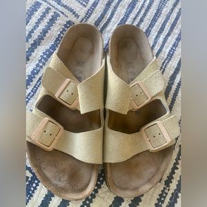 Birkenstock Arizona used sandal-size 40. Light yellow
